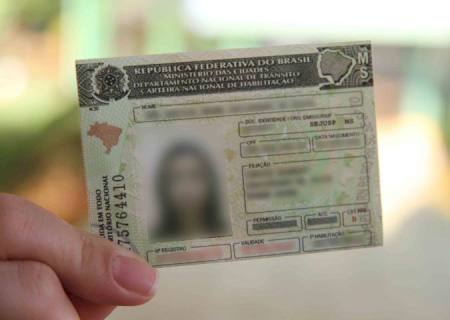 Alerta: promessa de CNH sem aulas, exames e nem provas é golpe com entrega de documento falso